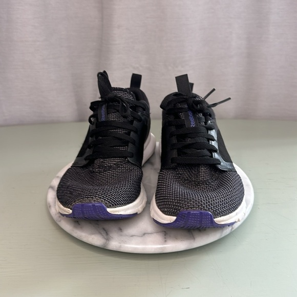 REEBOK ATHLETIC SHOES SIZE(6) - Picture 2 of 7